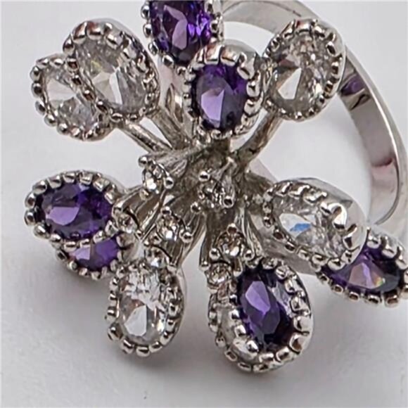 Vintage Rhodium Plated Flower Burst Cocktail Ring 8 Purple & Clear Rhinestones - Picture 2 of 9
